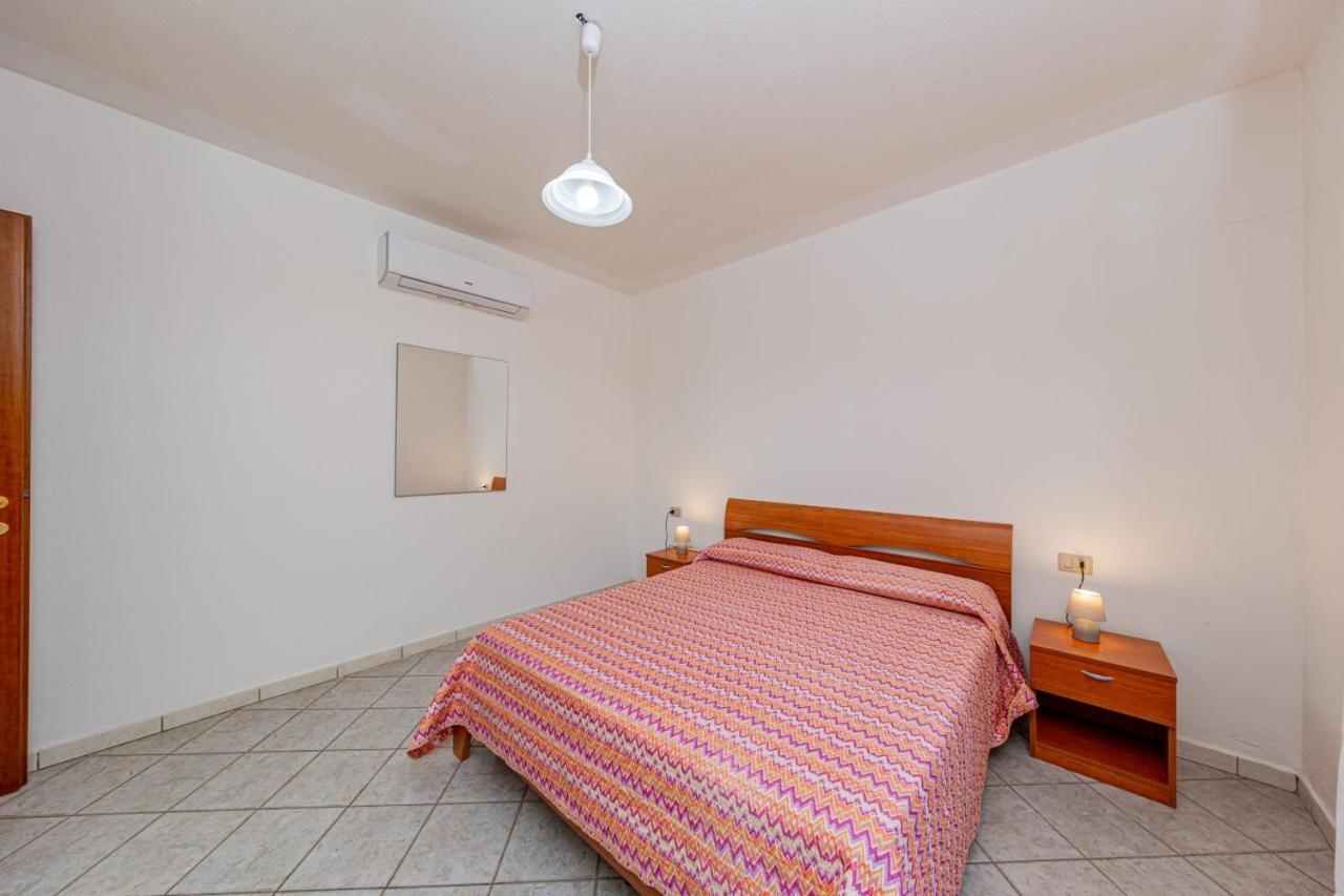 Appartamento Residenziale Trilocale 6 Posti Letto Via Sardegna San Teodoro San Teodoro  Exterior photo
