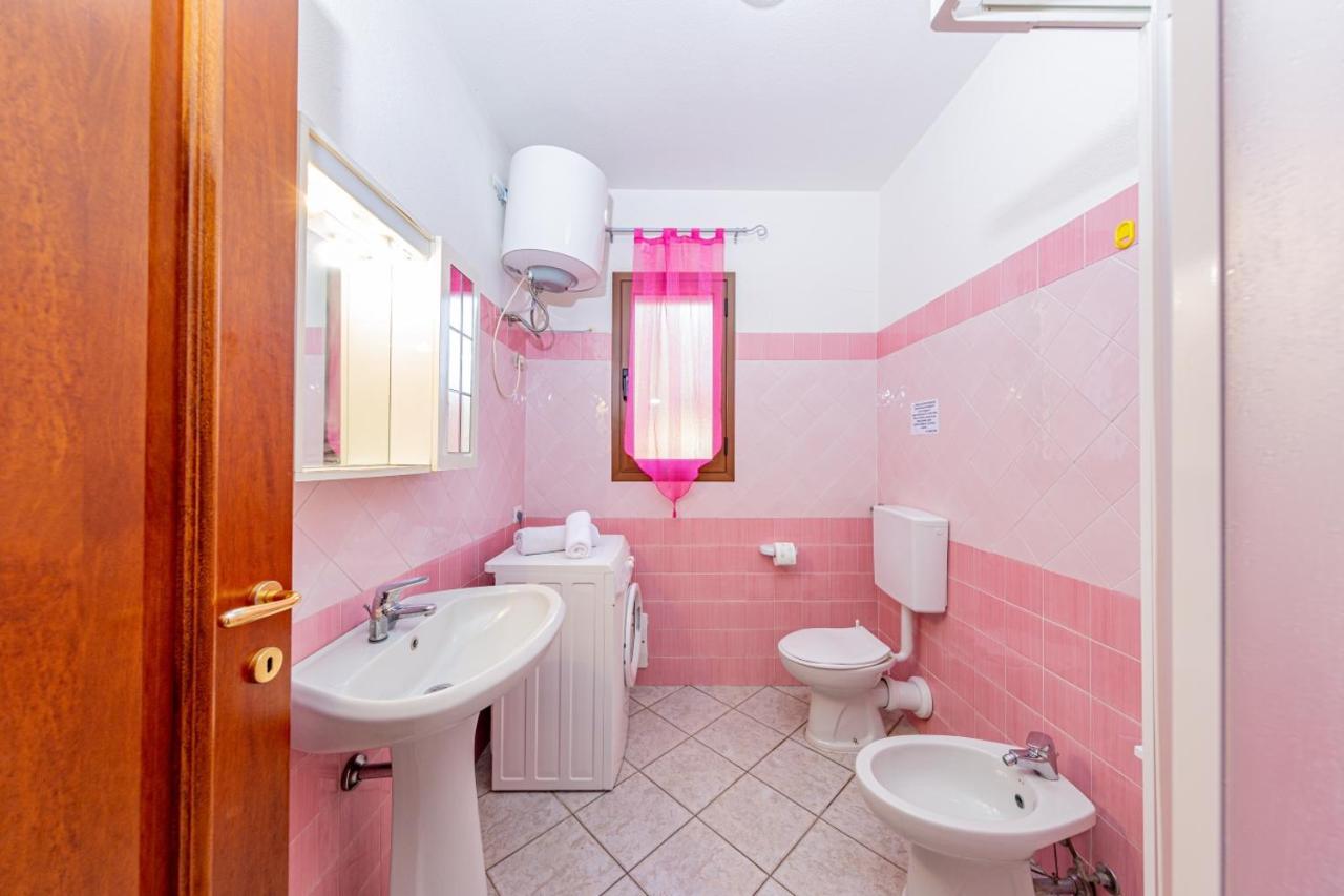 Appartamento Residenziale Trilocale 6 Posti Letto Via Sardegna San Teodoro Exterior photo